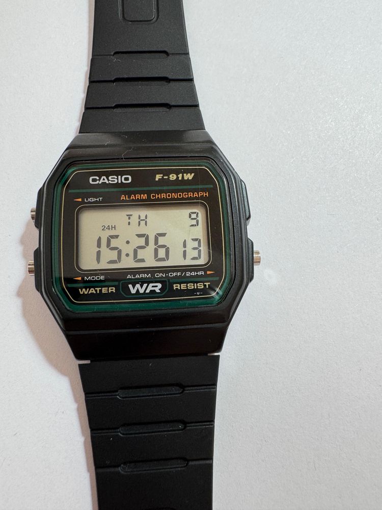 Электронные наручные часы Casio в идеальном состоянии