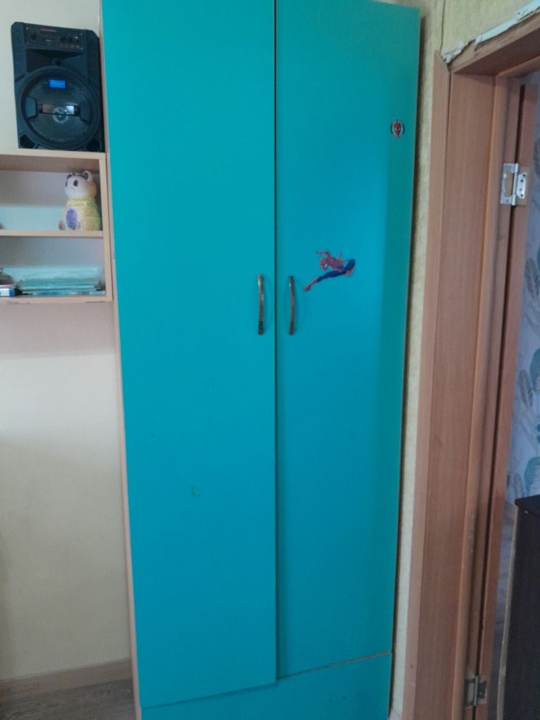 Продам шкаф и компьютерный стол
