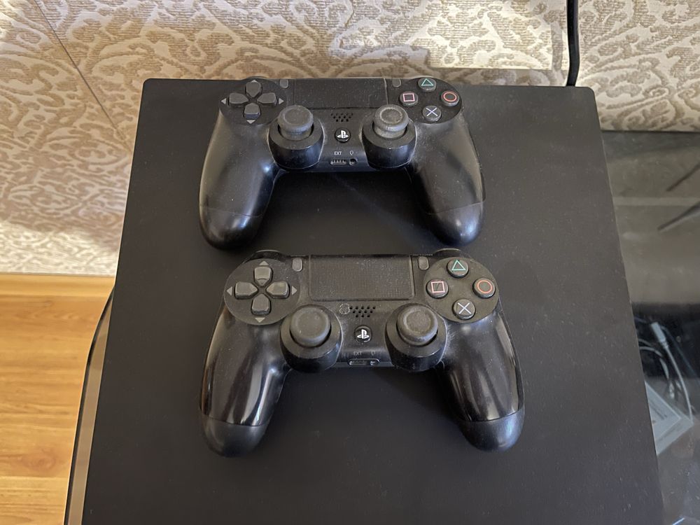 Продам PS 4 Pro 1tb