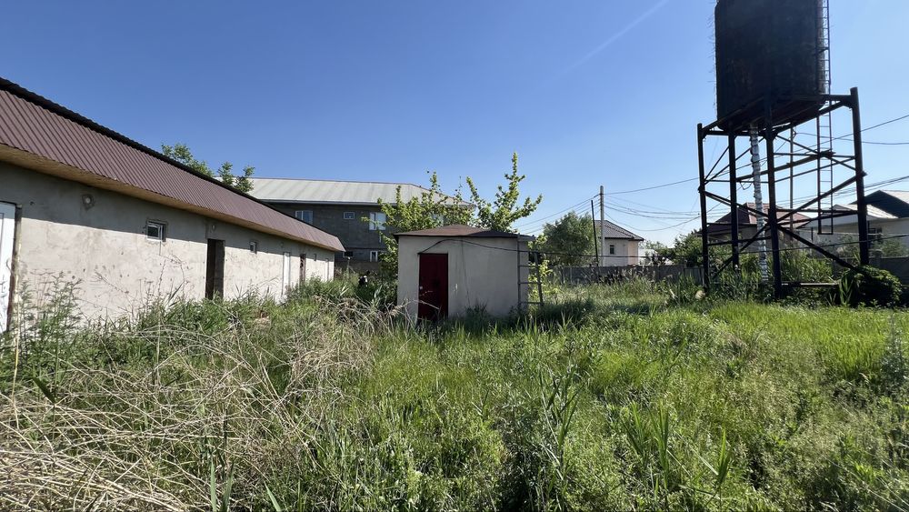 Продается участок с 2-я банями, времянками. Иргели