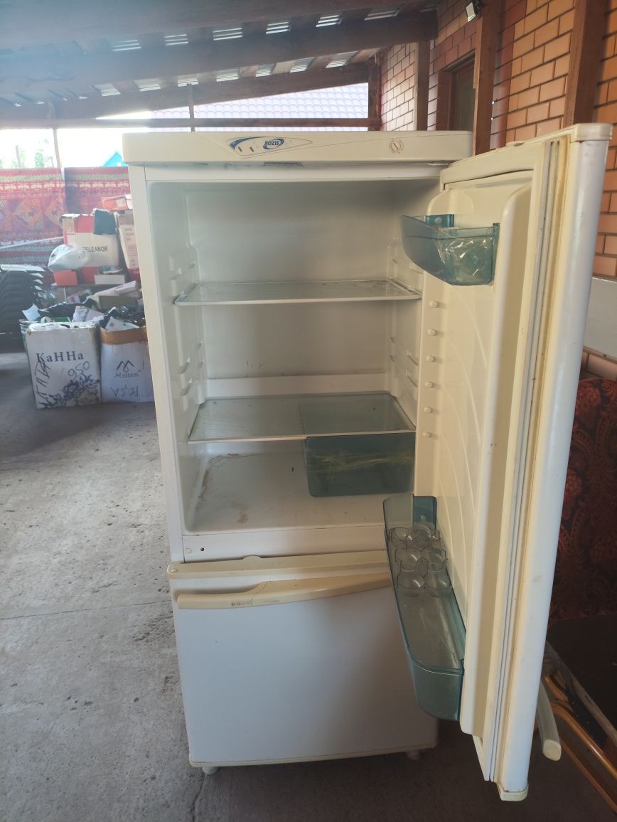 Продам холодильник pozis , все работает