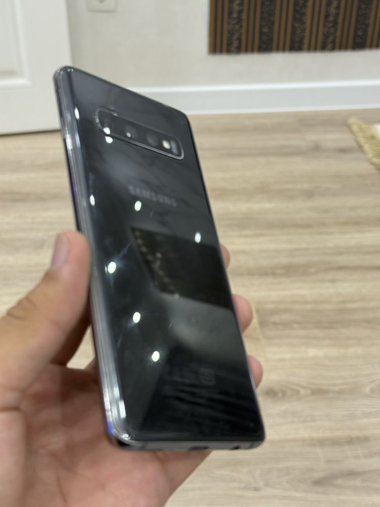 Samsung S10 в идеальном состояний
