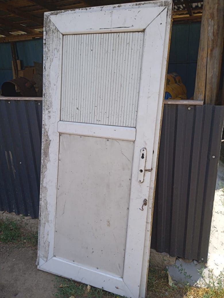 Пластик дверь продам