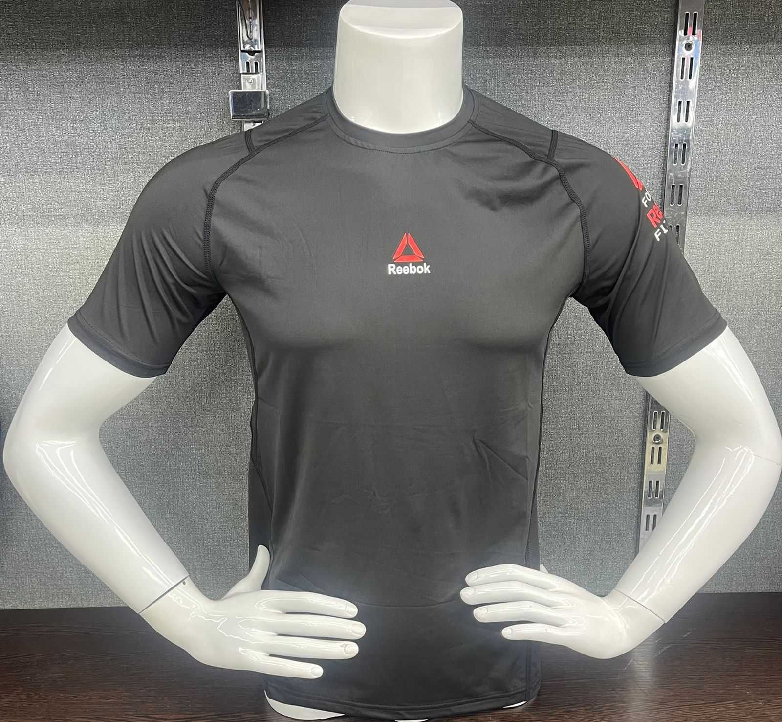 Adidas спортивная футболка для тренировок в зале мужская (2558)