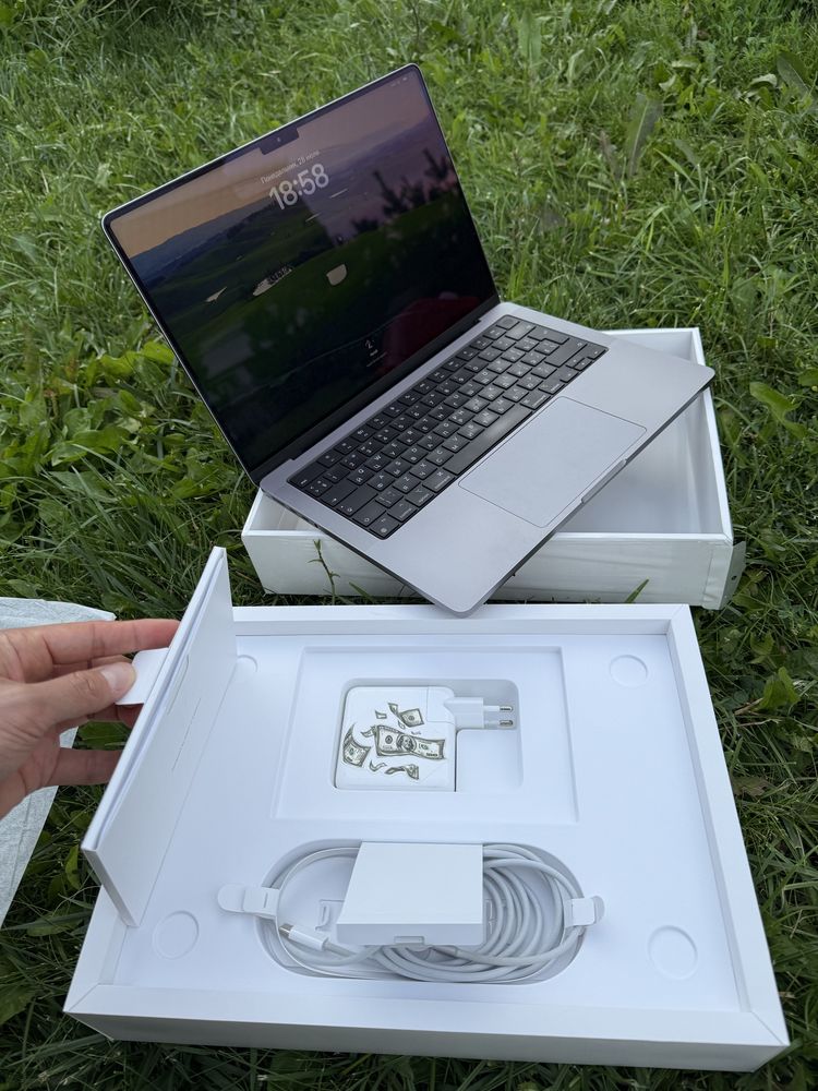 Apple MacBook Pro 14 чип M1 Pro 512gb