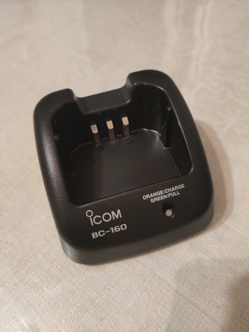 Зарядное устройство на рацию  HYT, I-com, Kenwood