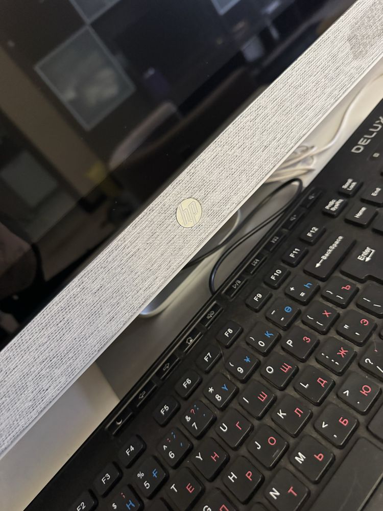 Моноблок HP Pavilion All-in-One 27-r0xx