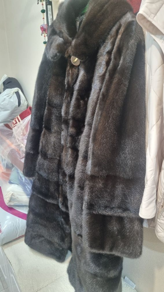 Продам шубу норковую новую