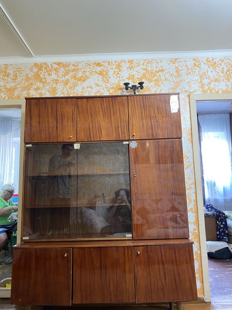 Продам шкаф сервант
