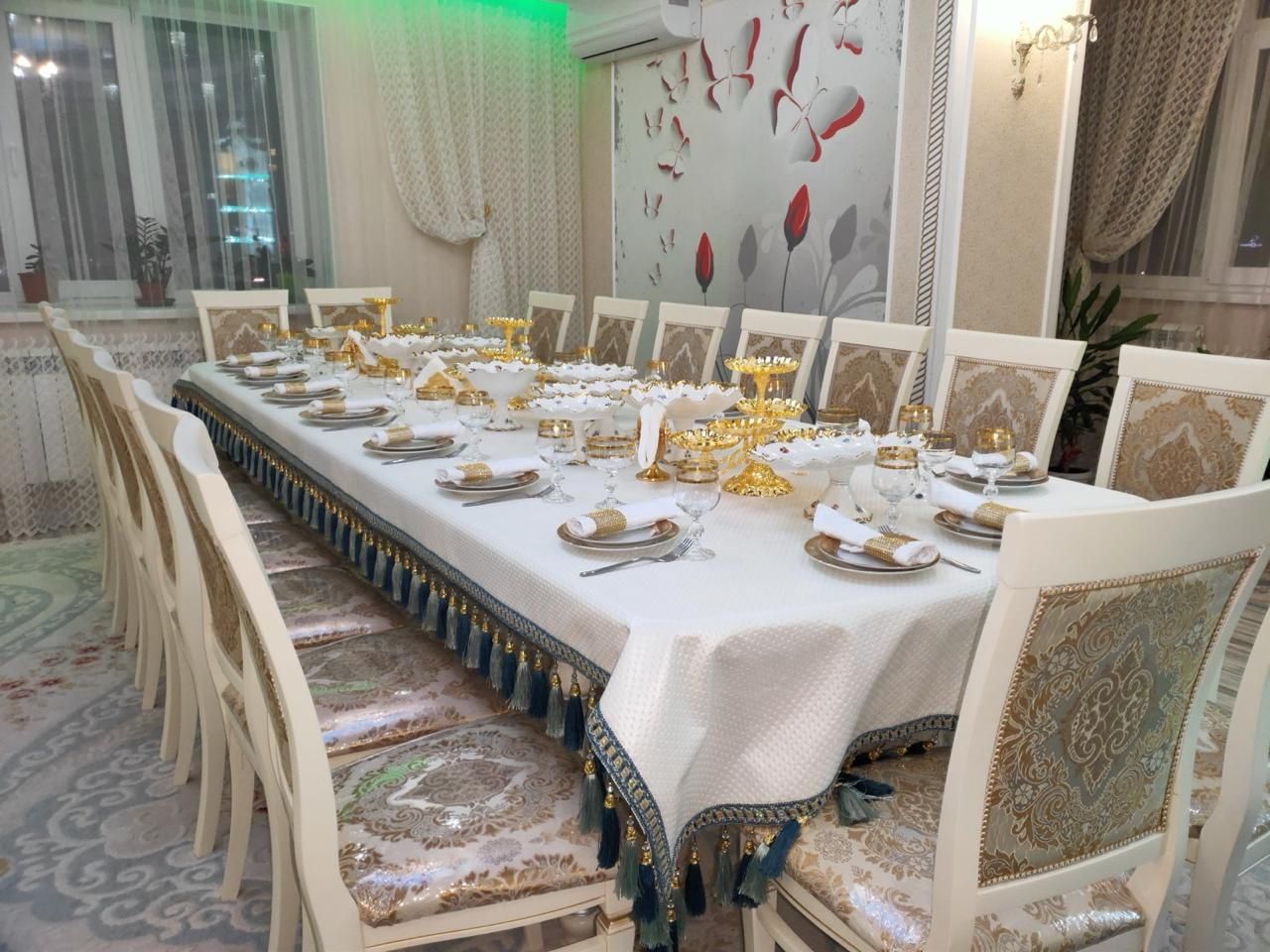 Продам стол раздвижной в гостинную
