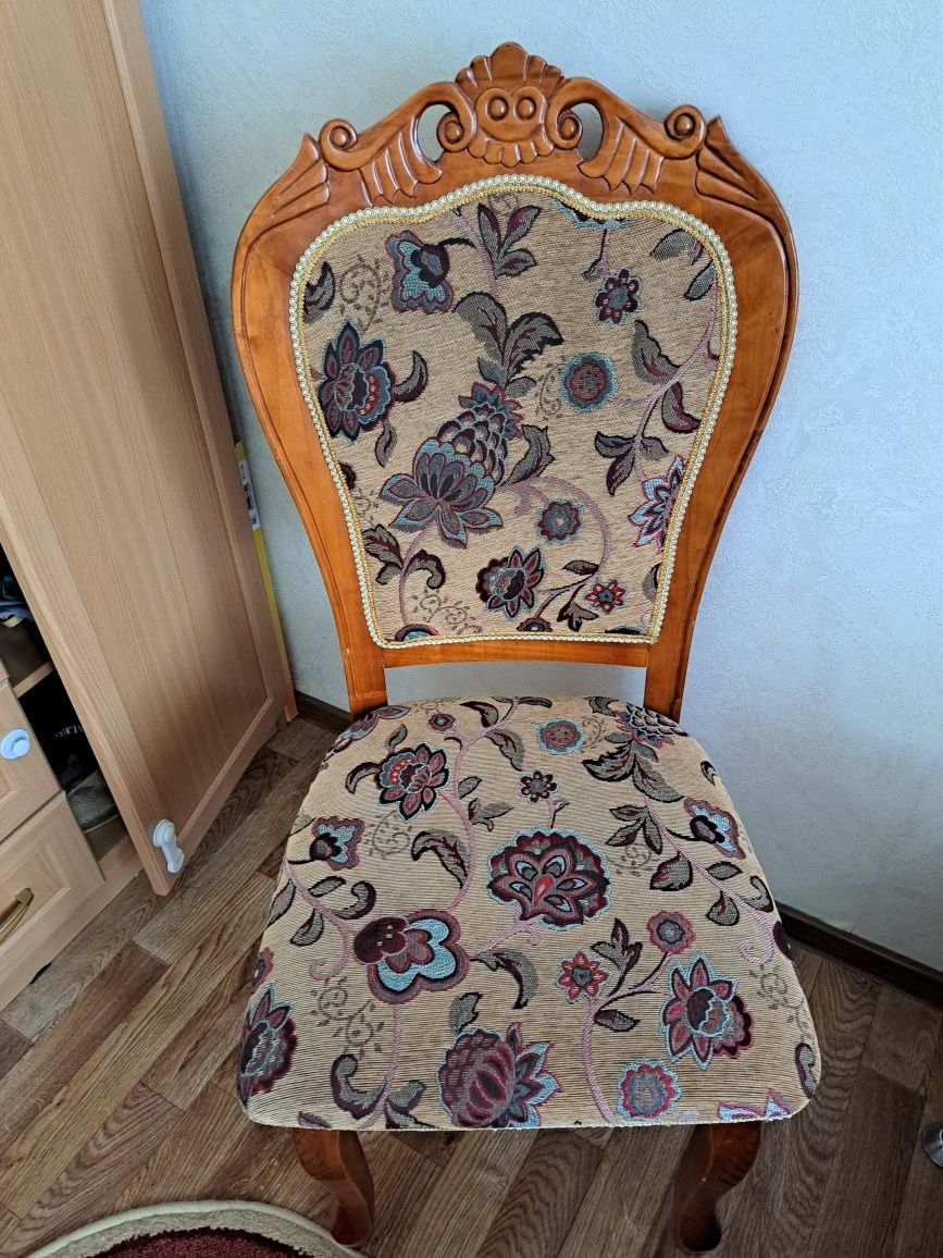 Продам стол и 12стульев ( комплект)