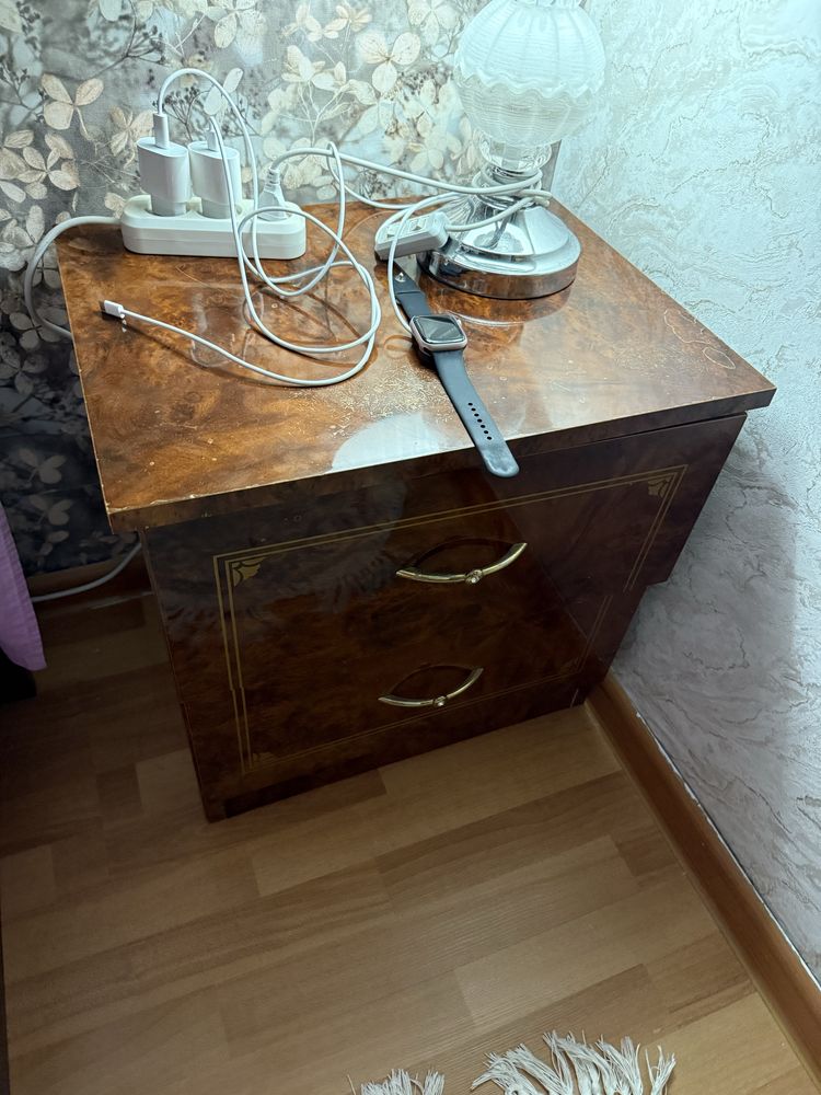 Прикроватная тумбочка 3000 за шт