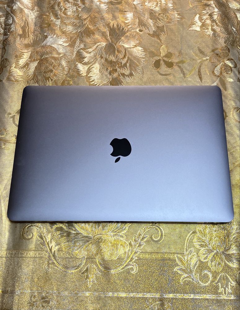 MacBook Pro 13” (2022, M2, 8GB RAM, 512GB SSD)
