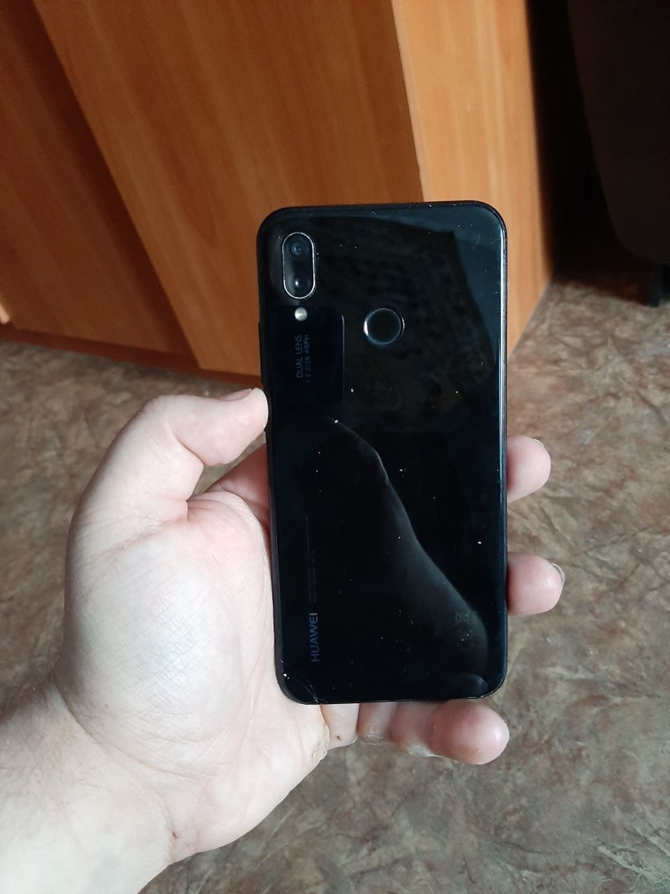 Продам два телефона один p20 lite 4/64 второй xiaomi redmi 10a 4+2 /12
