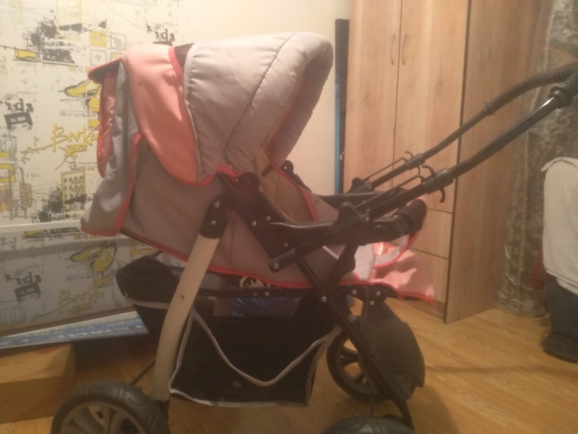 Продаю детскую коляску б/у в хорошем состоянии,для девочек ,