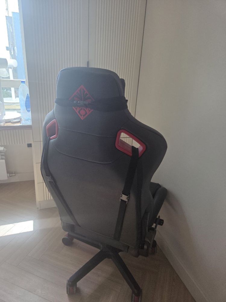 Продам геймерское кресло OMEN by HP Citadel