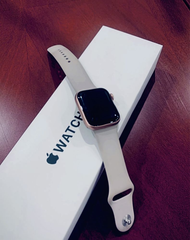 Apple Watch SE 40mm | Состояние как новое | Полный комплект
