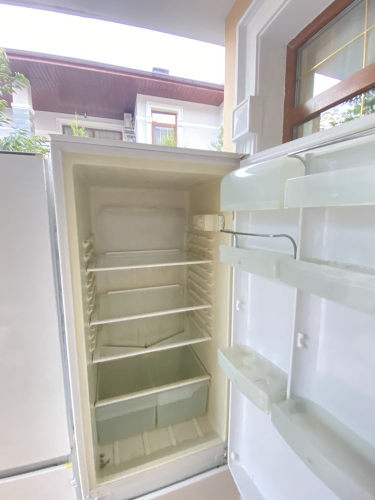 Встраиваемый холодильник Smeg в отличном состоянии