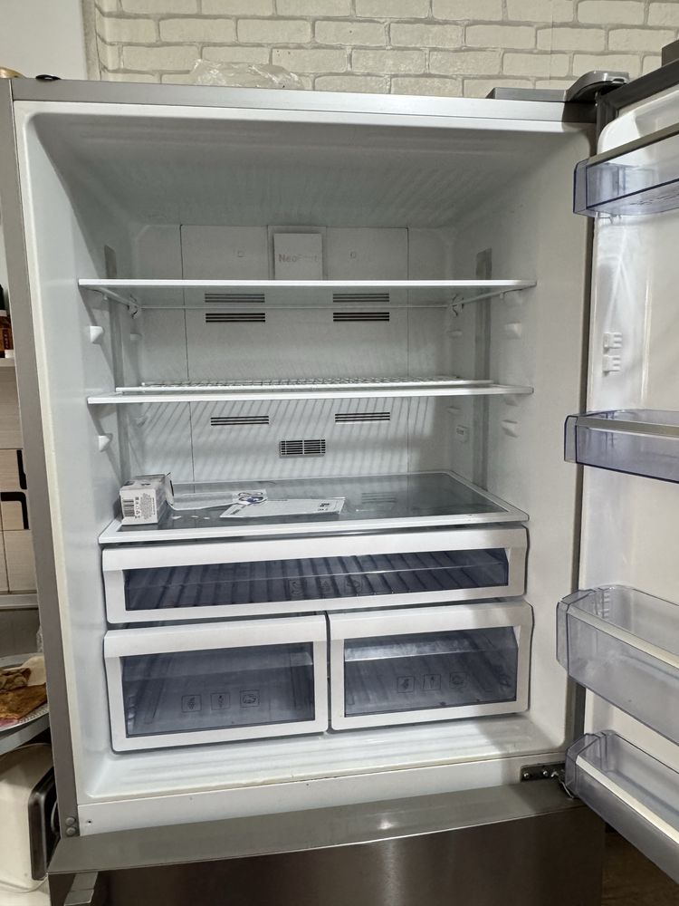 Продам холодильник на запчасти