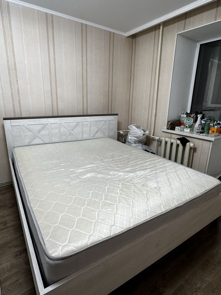Продам матрас 160×200 см почти новый