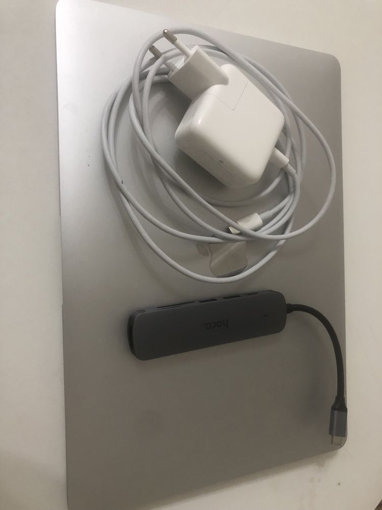 Macbook Air M1 2020 - зарядка 90%