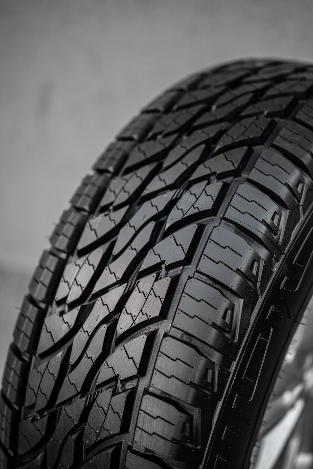 RAPID 245/75R17 LT ECOLANDER 121/118S