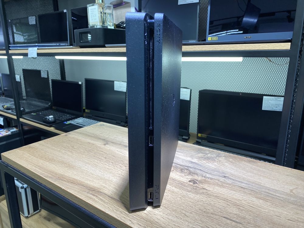 Sony PlayStation 4 Slim, 1 TB, 2 джойстика, 10397/А10