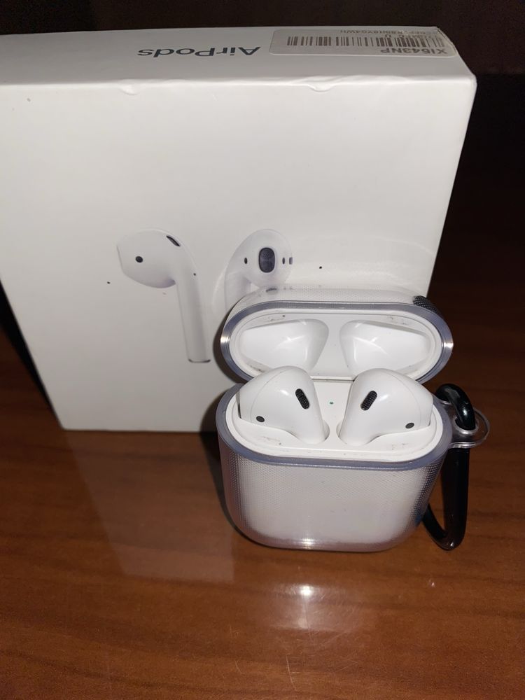 Продам AirPods 2 (оригинал)