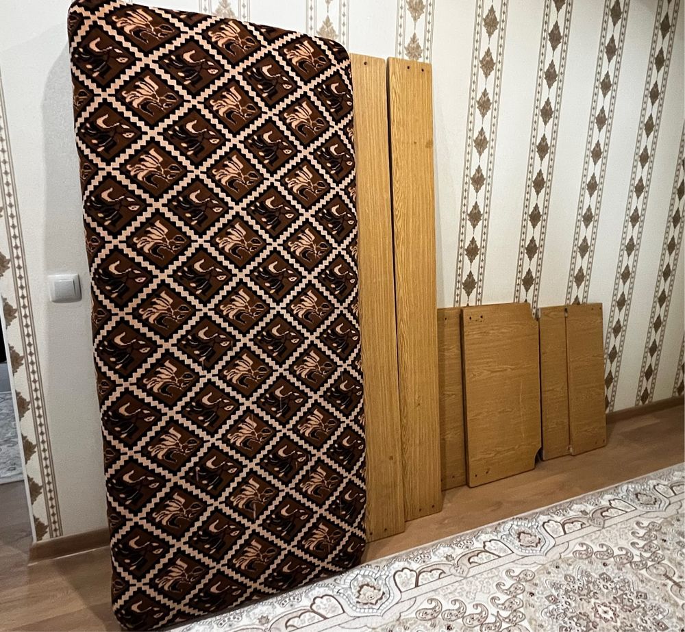Продаётся 2 деревянные кровати в разобранном виде