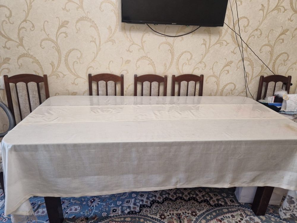 Продается стол деревянный