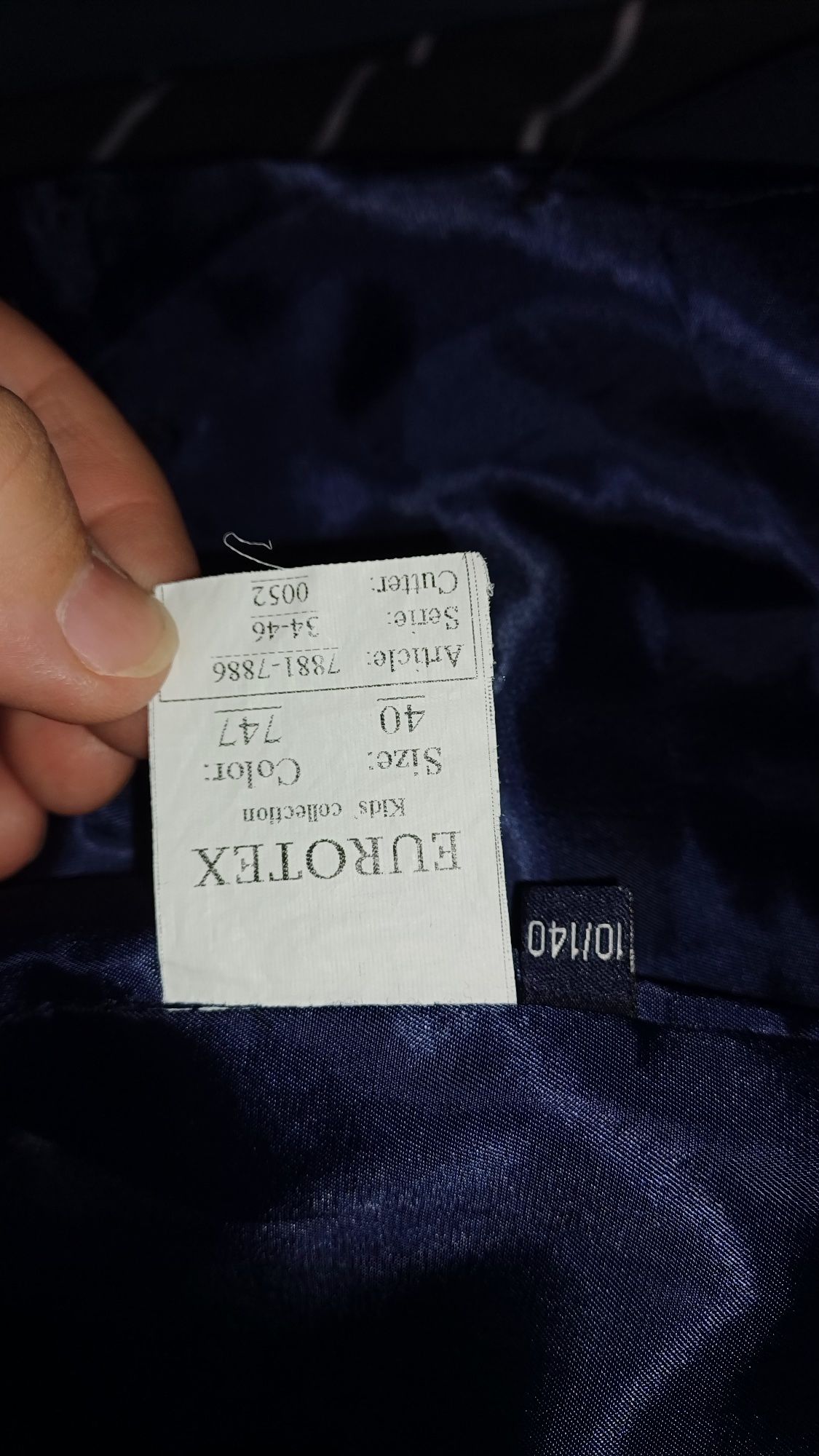 Продам  кастюм на 1 классника