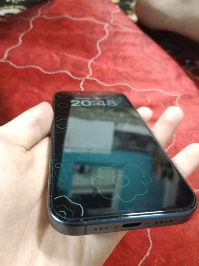 iPhone 15 pro почти новый