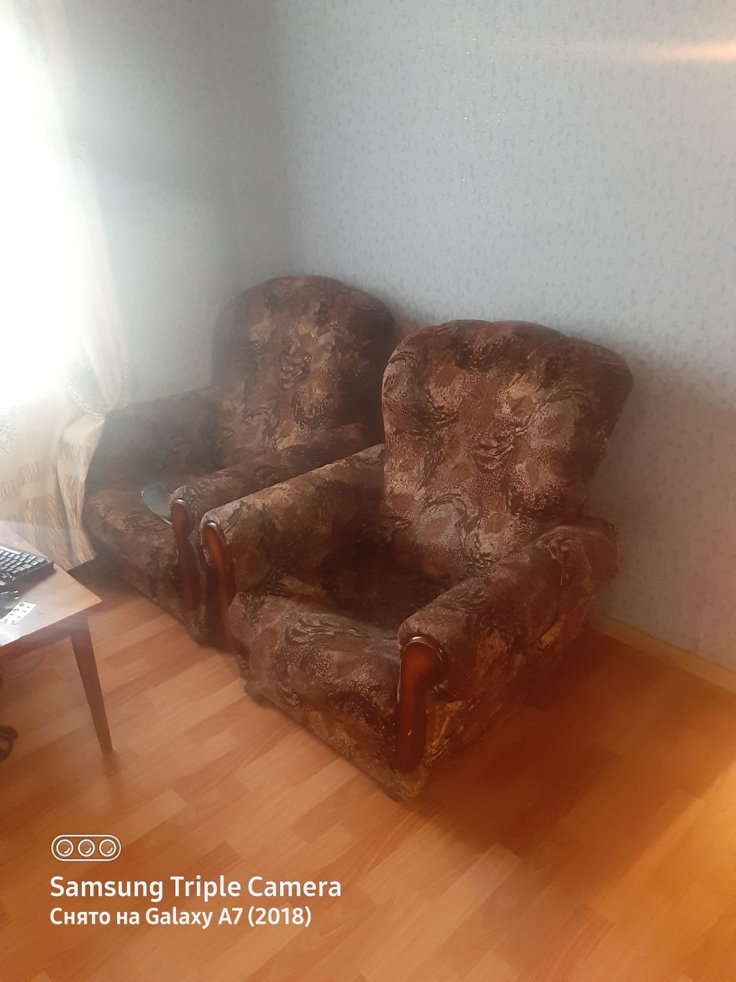 Продаю диван и два кресла