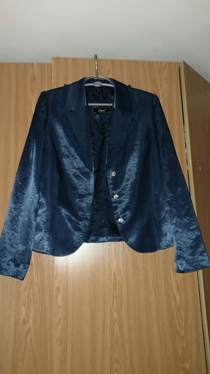 Костюм женский 48 размер, продам