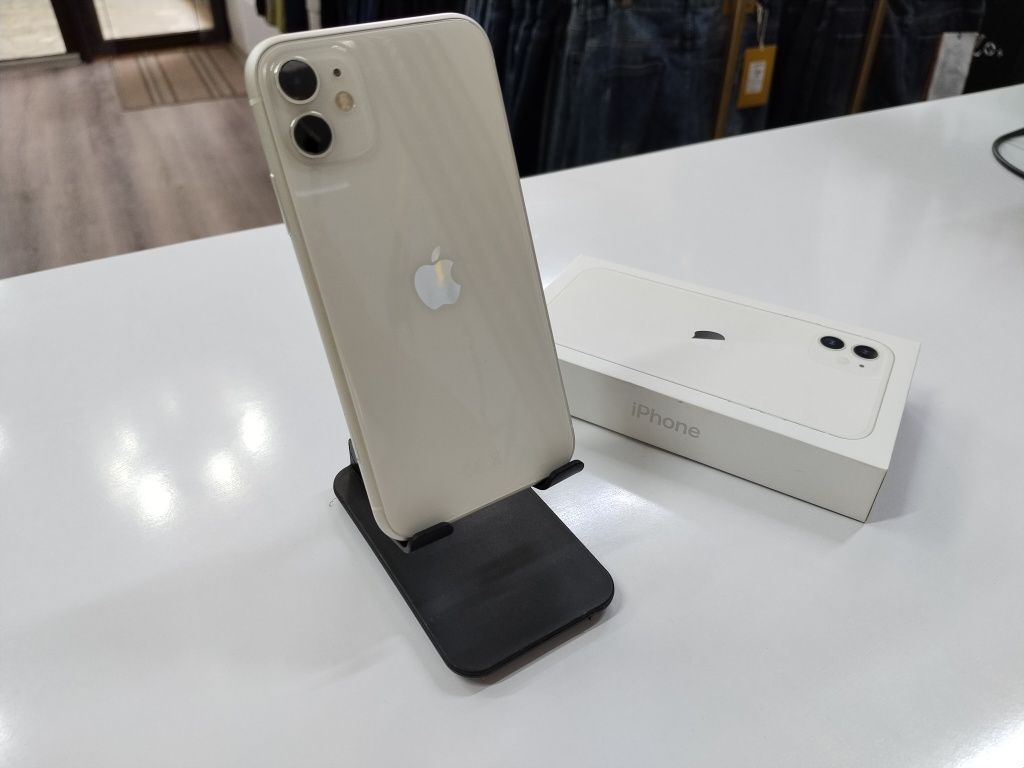 iPhone 11   64 г