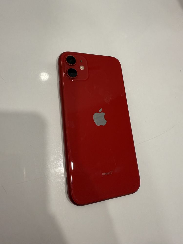 iPhone 11 RED, 64 ГБ - в хорошем состоянии!