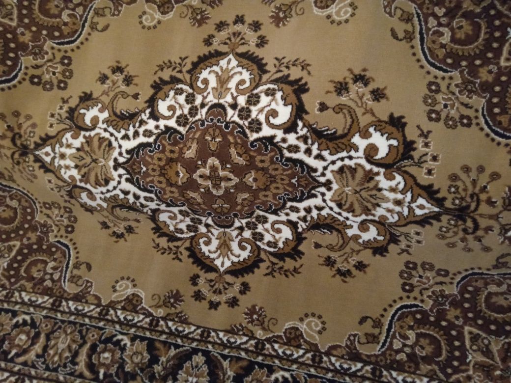 Продам красивый ковер 2/3м, производство Бельгия.