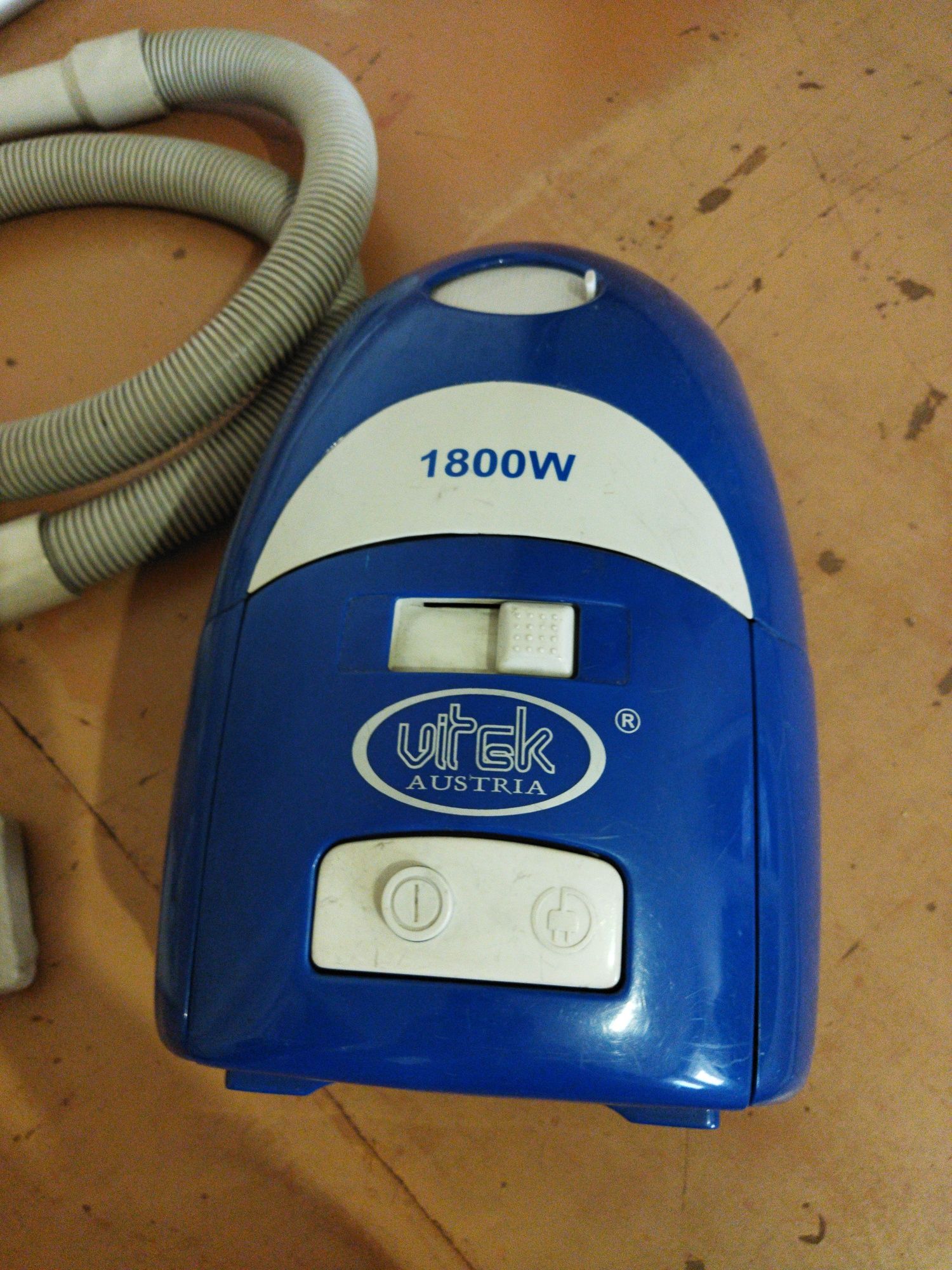 Пылесос Electrolux и Vitek