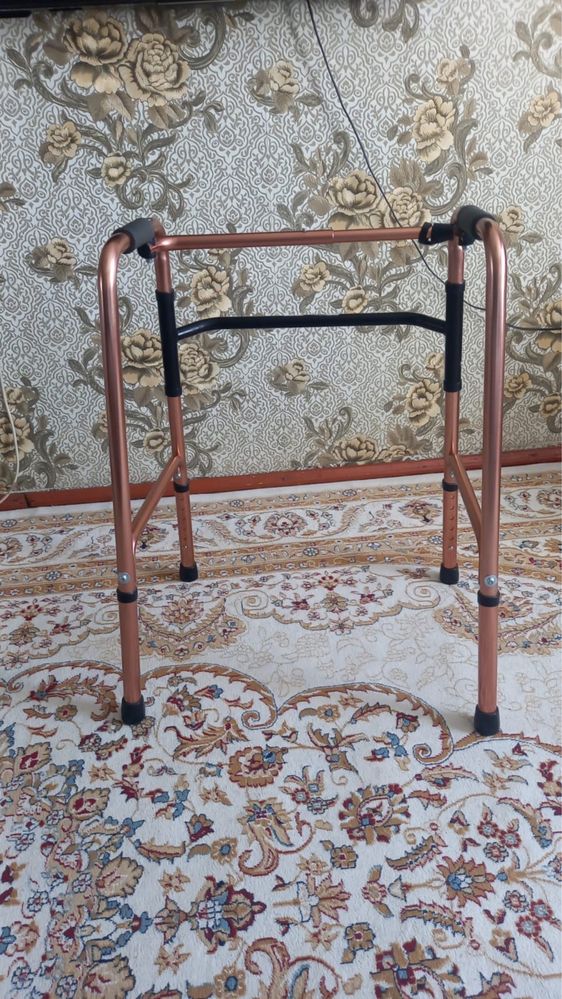 Продам ходунок для пожилых