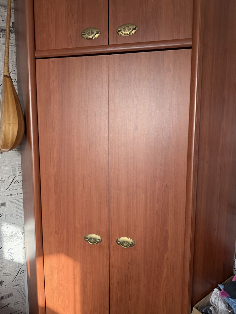 Продам шкаф угловой, срочно ! 30000