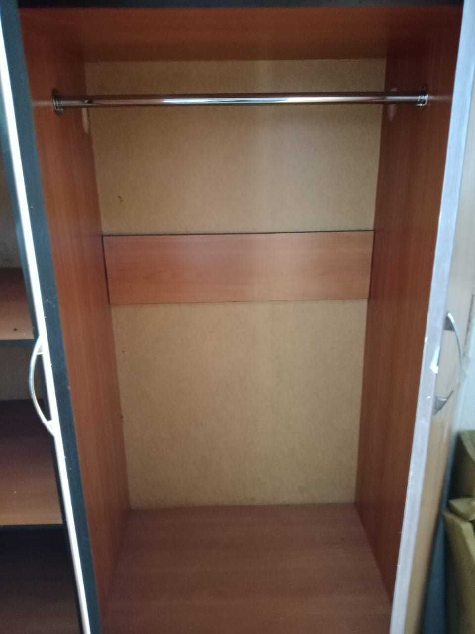 Шкаф плательный трехстворчатый