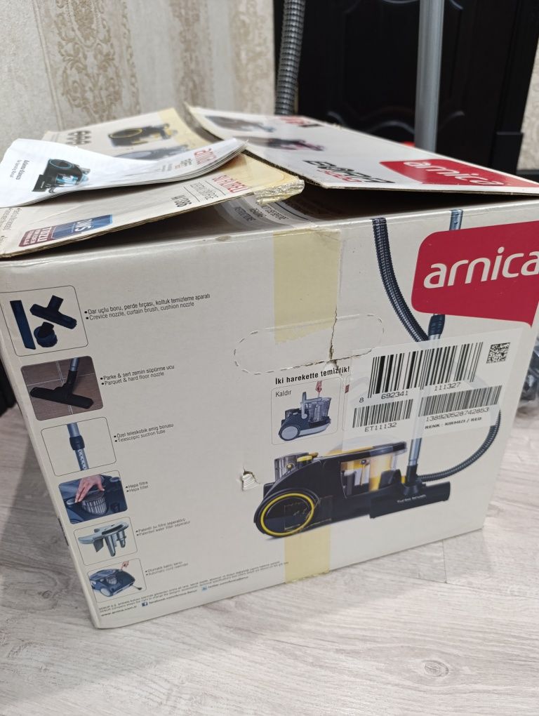 Продам рабочий пылесос в комплекте Arnica
