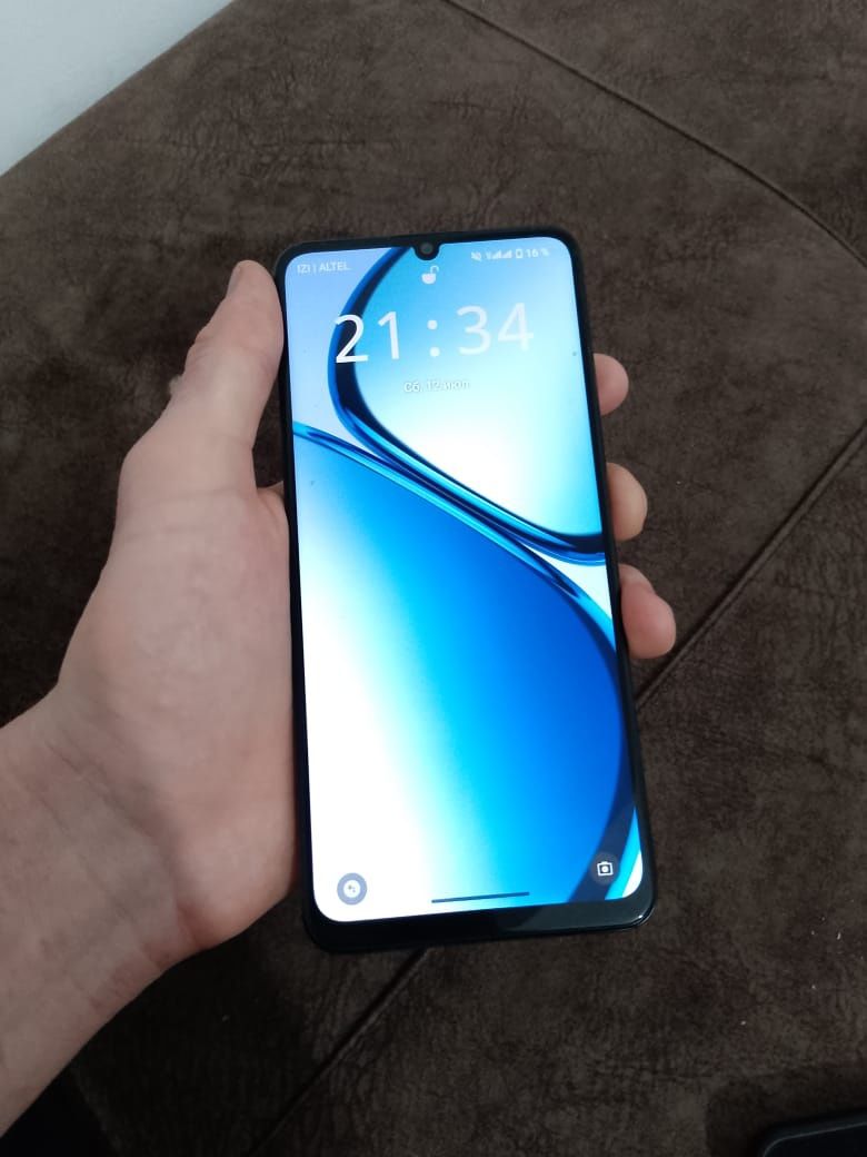 Телефон Realmi not 50