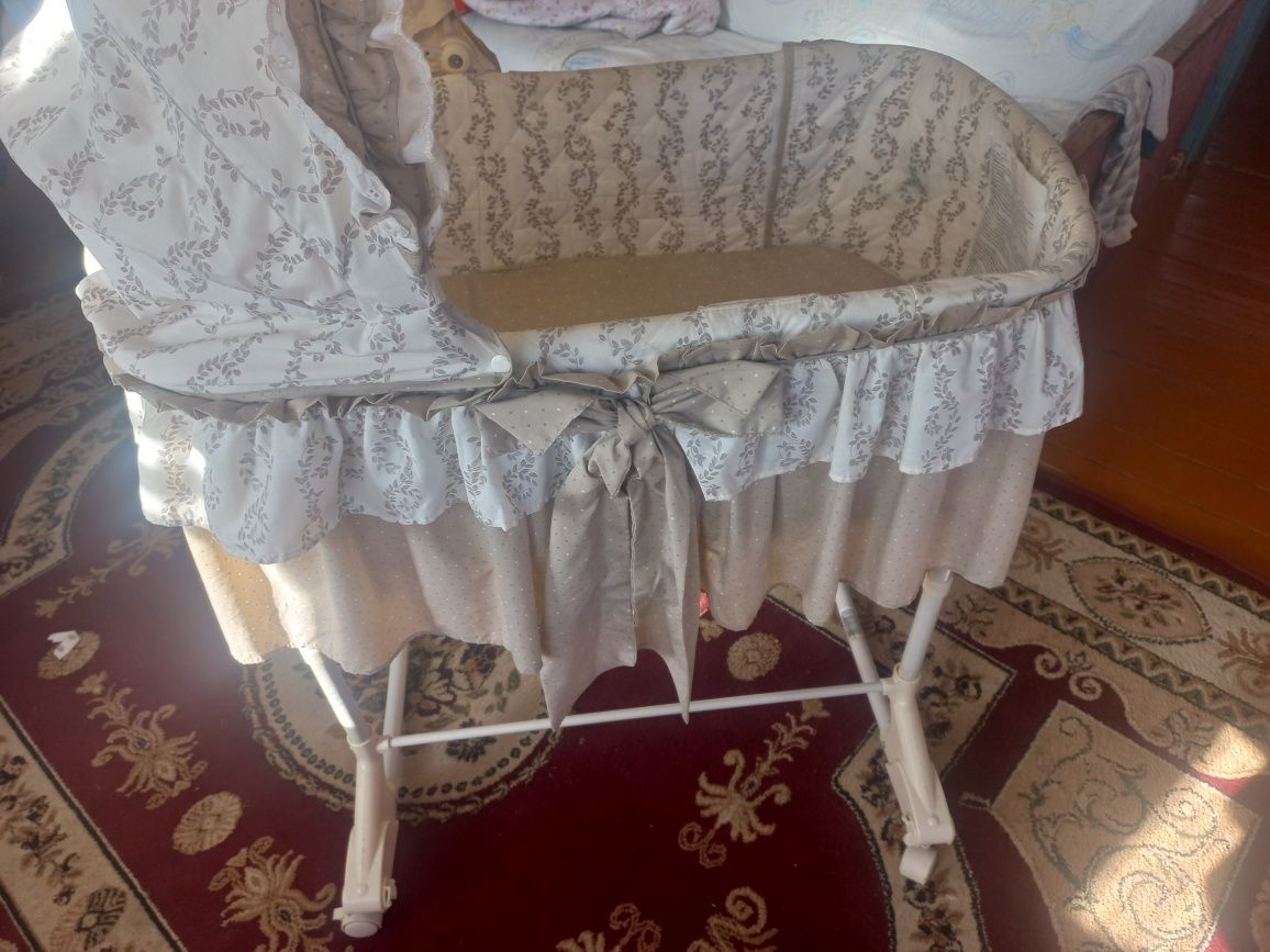 Продам манеж качалку
