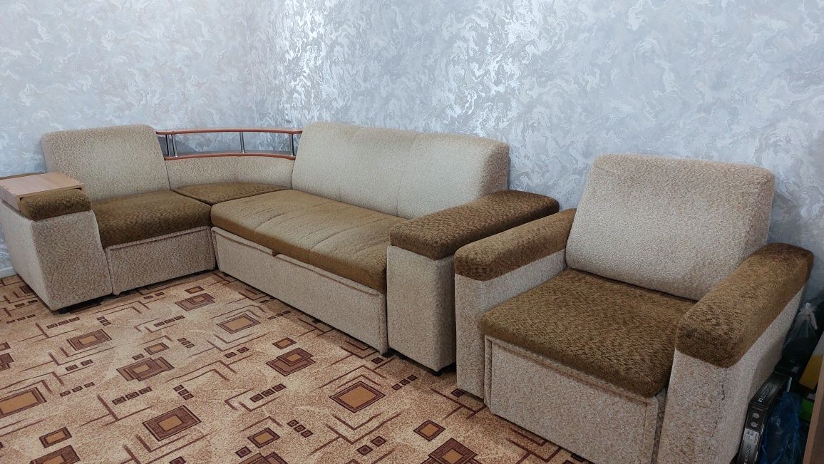 Диван для зала , выдвижной ящик ,кресло кровать.