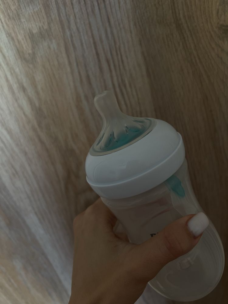 НОВЫЕ бутылочки philips Avent natural с клапаном airfree