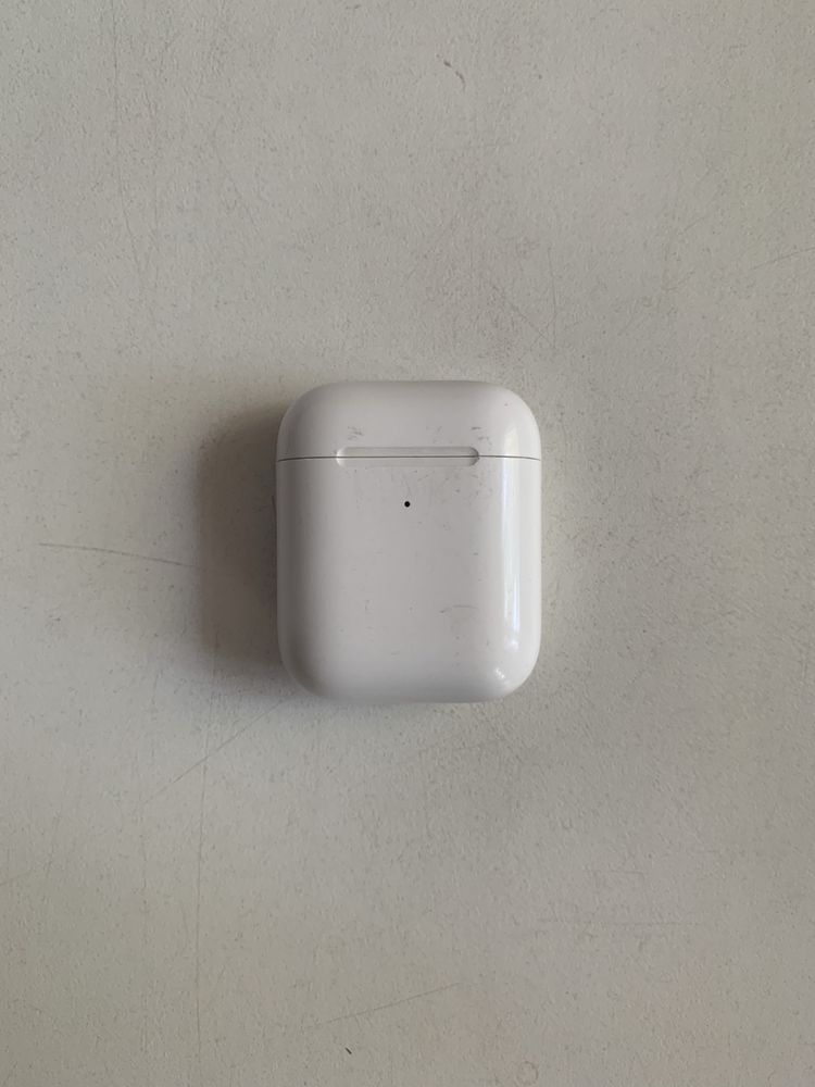 Кейс Apple airpods 2 с беспроводной зарядкой.
