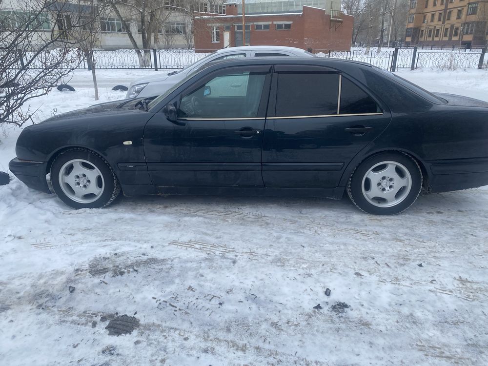 Мерседес 210 е320