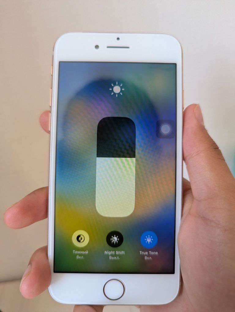 Продаю iPhone 8 - 64 ГБ