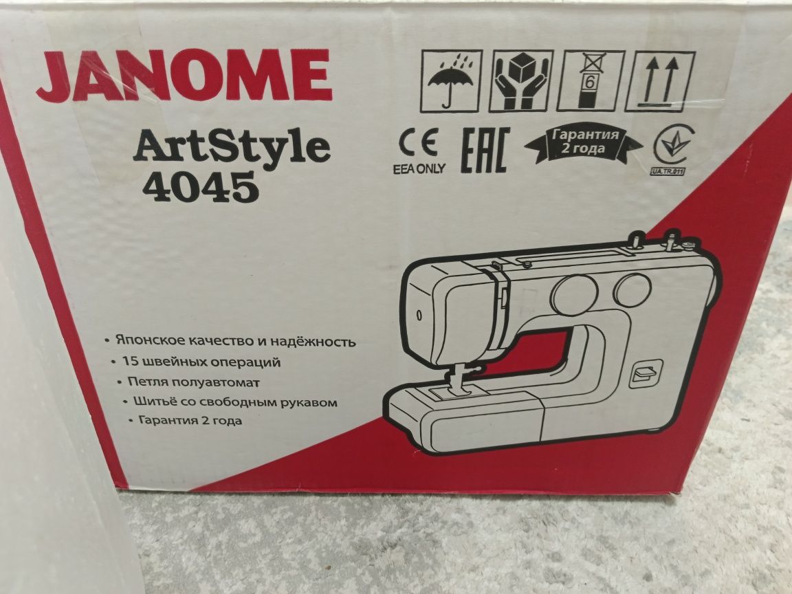 Швейная машинка фирмы Janome